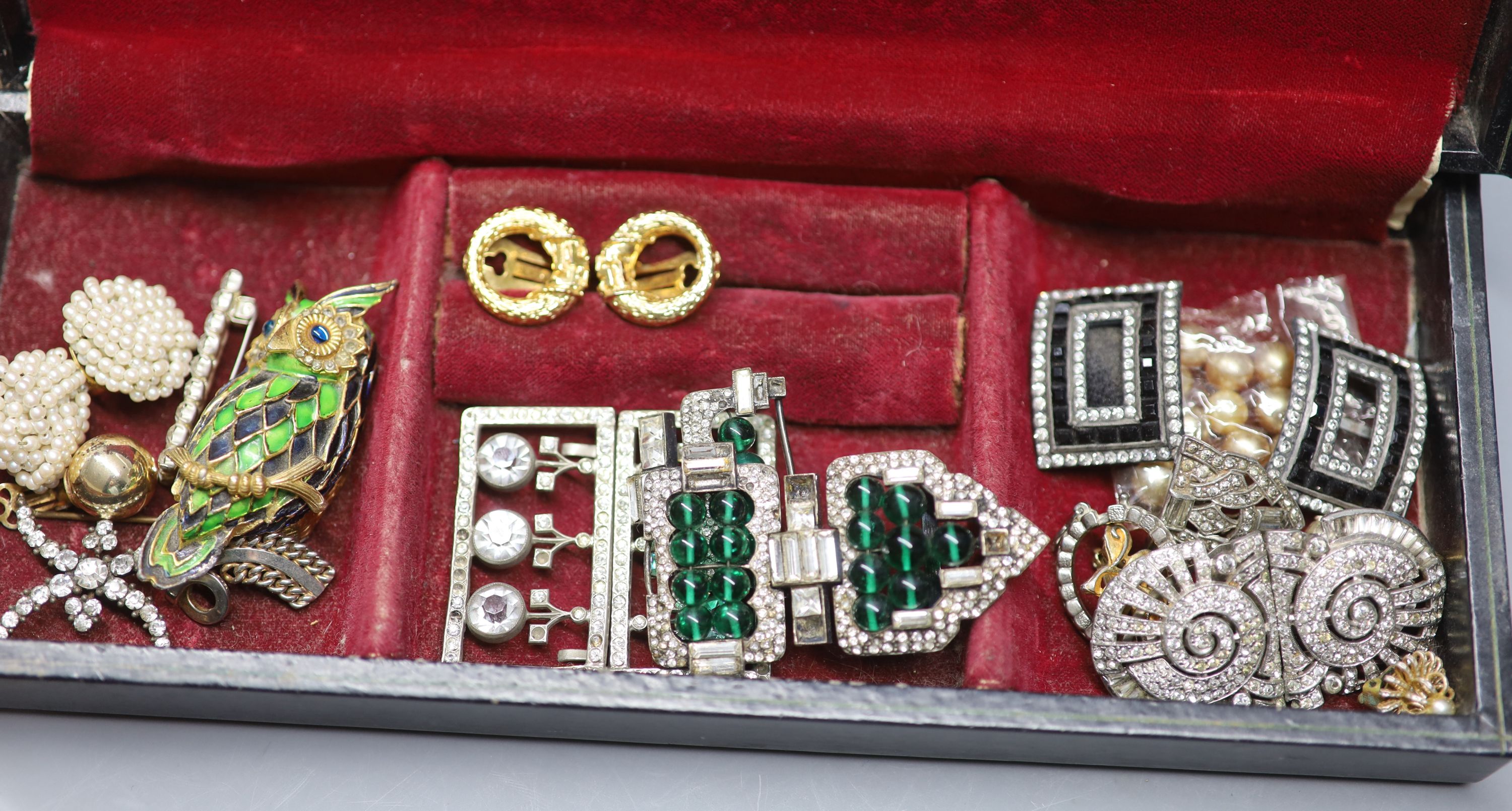 A quantity of assorted costume jewellery including Art Deco paste set jewellery.